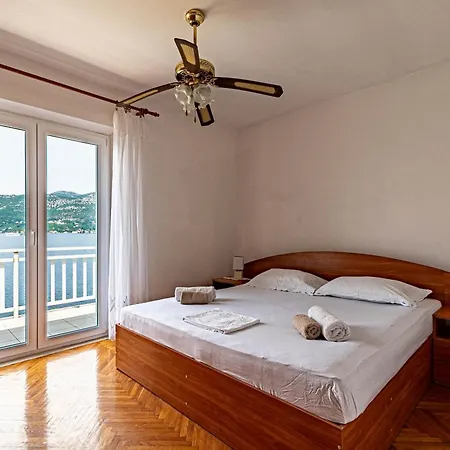 By The Sea Tri Zala, Korcula - 9237