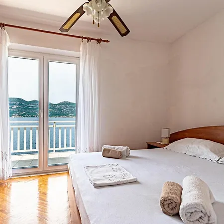 Apartment By The Sea Tri Zala, Korcula - 9237 *